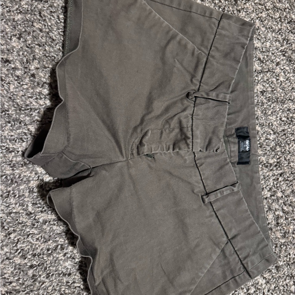 Woman’s size 4 shorts green
